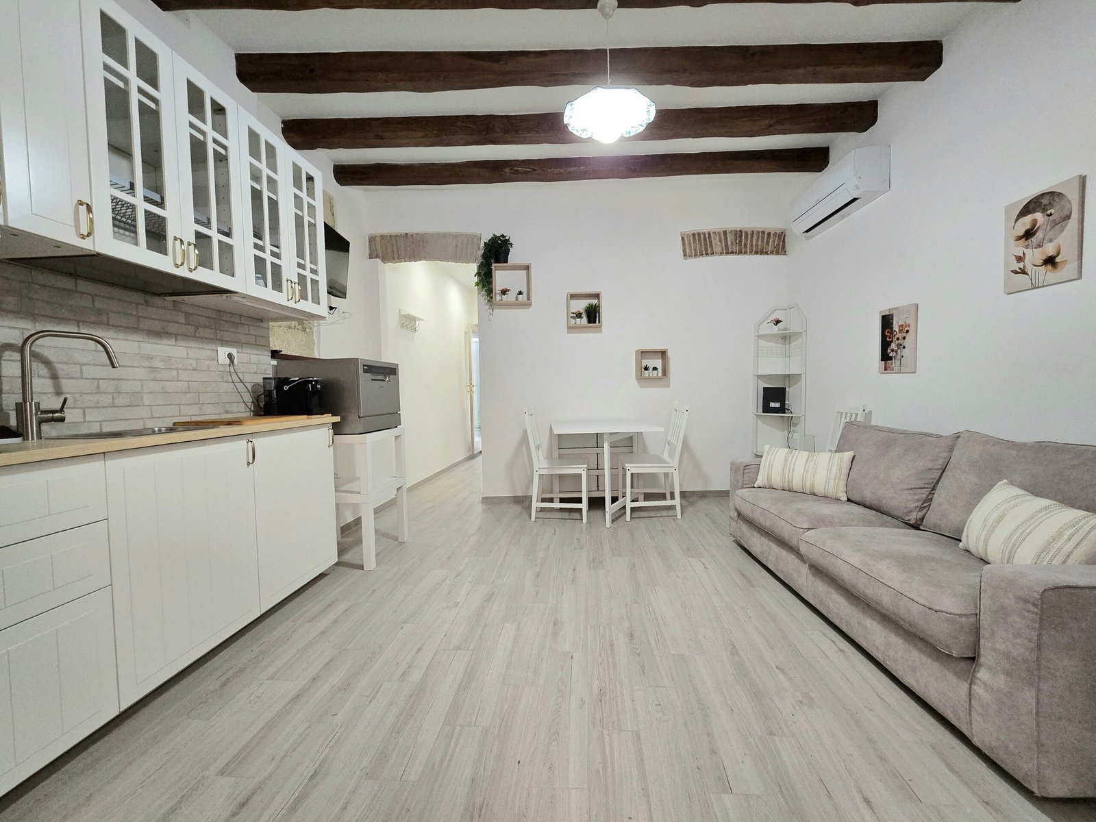 Domu Erminia, casa vacanze nel centro storico di Cagliari, open space cucina soggiorno